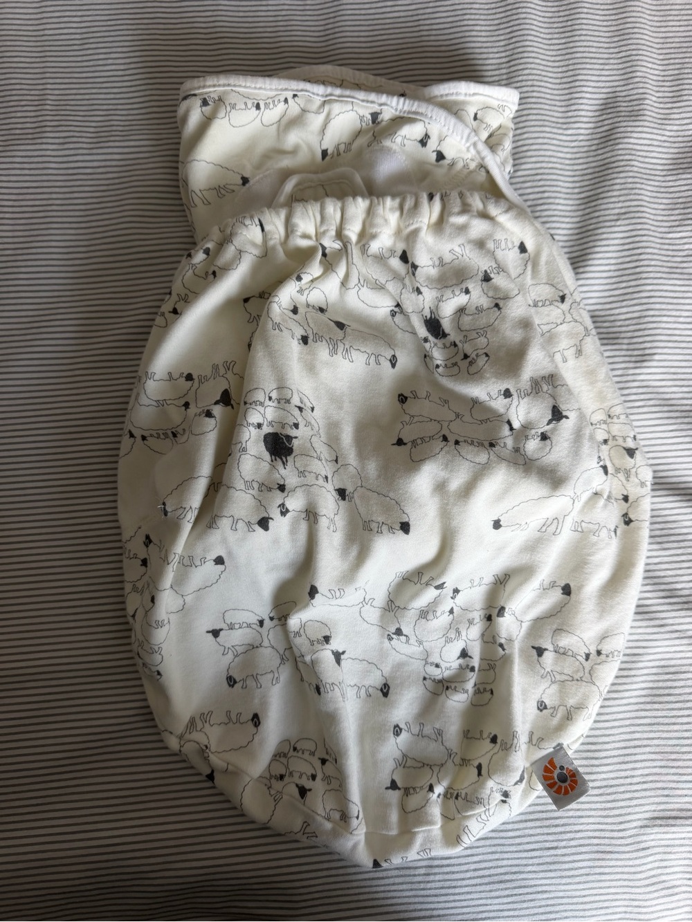Ergo Baby Cream Sheep-Print Swaddle